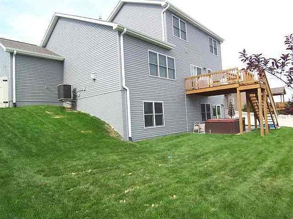3rd image of 10407 Hillcrest Dr