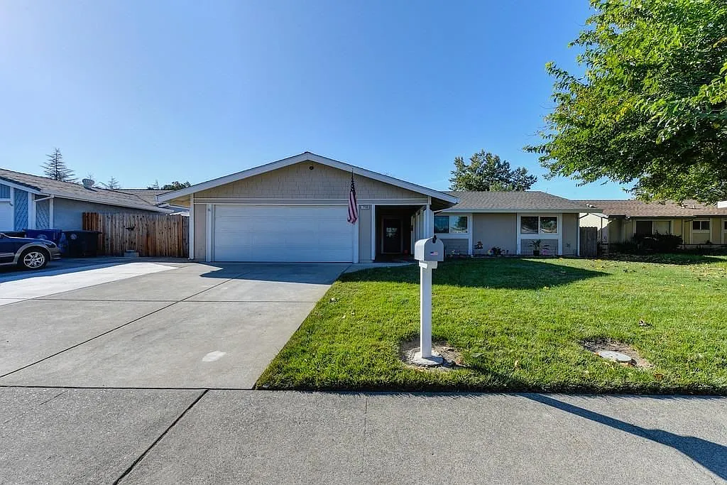 7116 Parkvale Way photo 1