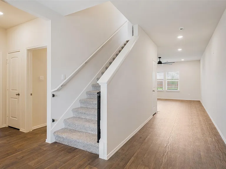 321 Sandringham Loop — Photo 21