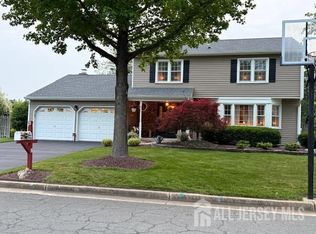 33 Wetherhill Way, Dayton, NJ 08810