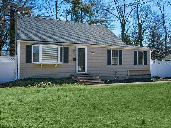 4th image of 104 Hoyt Ln