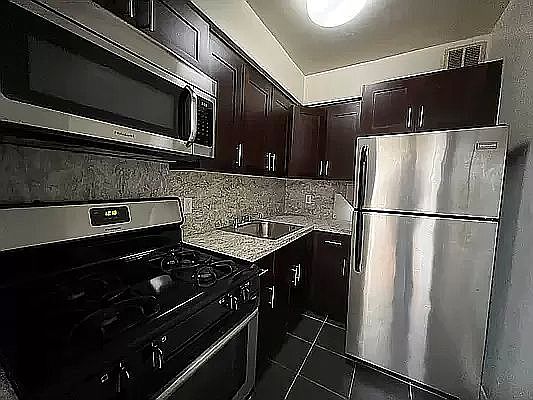 4th image of 162-15 Highland Ave #4M