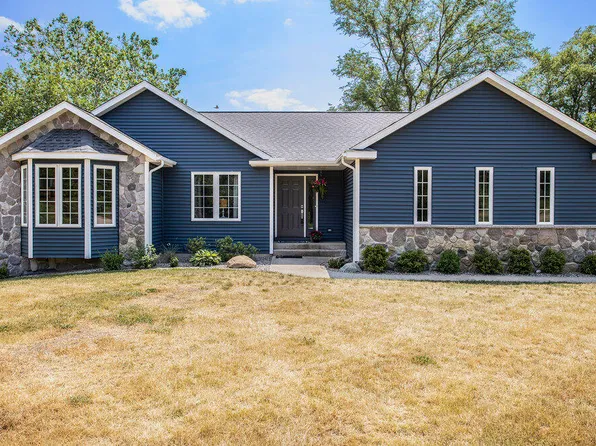 3011 10th St, Wayland, MI 49348