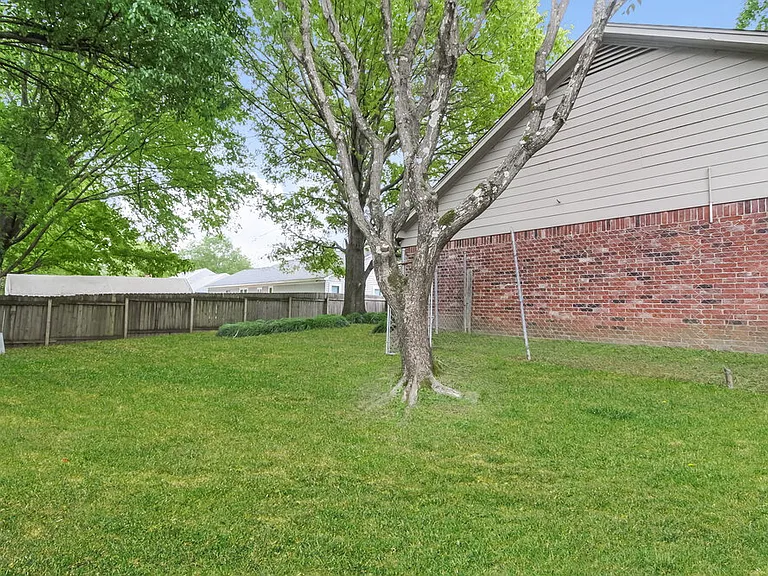 6708 Henredon Dr — Photo 25