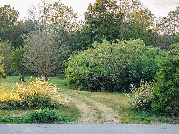 3rd image of 421 Pea Ridge Rd