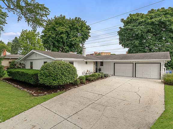 2nd image of 2835 Briarwood Dr E