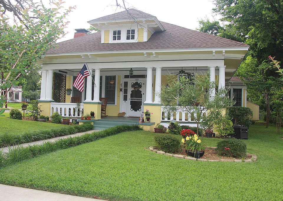 1st image of 301 E Neches St