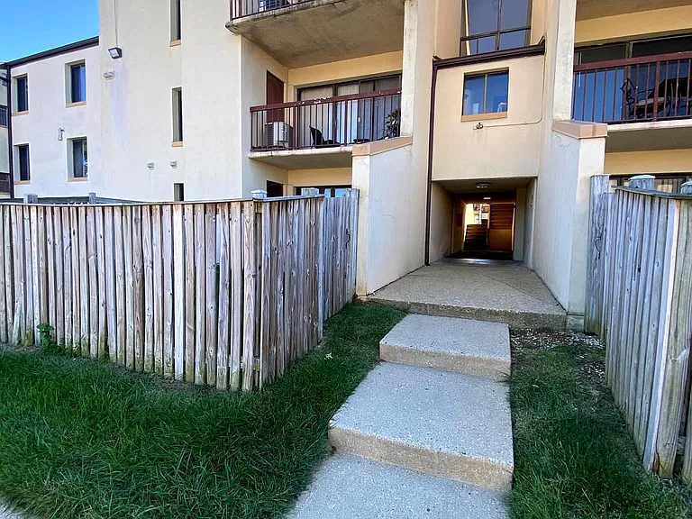 10123 Prince Pl #103-10A — Photo 3