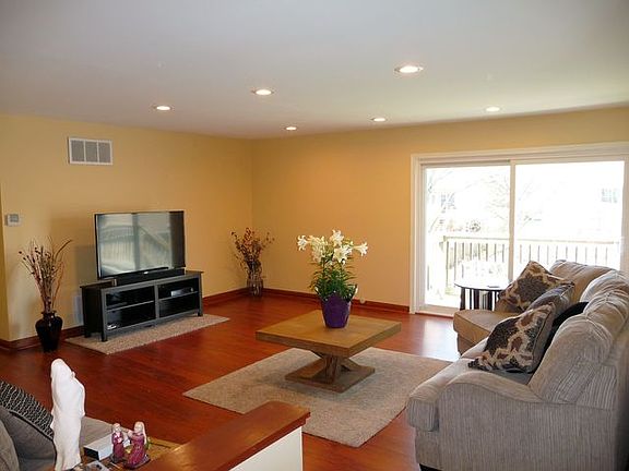 2nd image of 5853 Farmington Ct