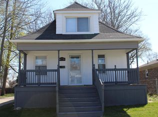 879 Lindbergh St, Wyandotte, MI 48192