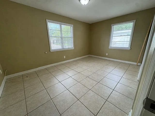 2976 Poplar St — Photo 5