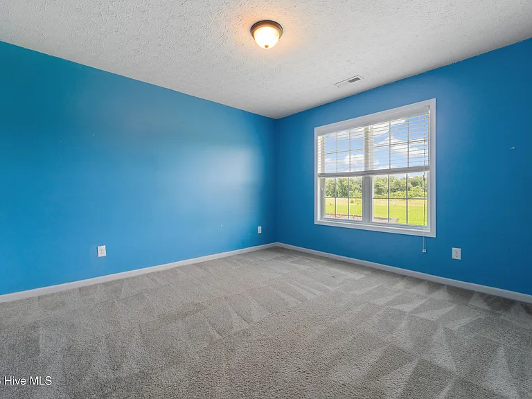 407 S Bluff Cir — Photo 17