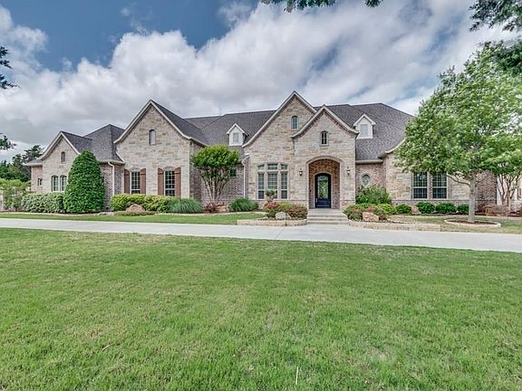 The expansive circular driveway is perfect for events you can host in your new home.