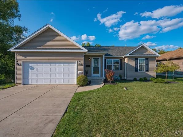 846 Falcon Dr, Depew, NY 14043