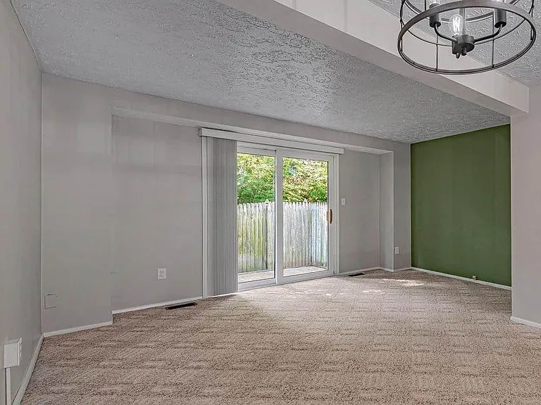 338 Huntingdon Ave — Photo 8