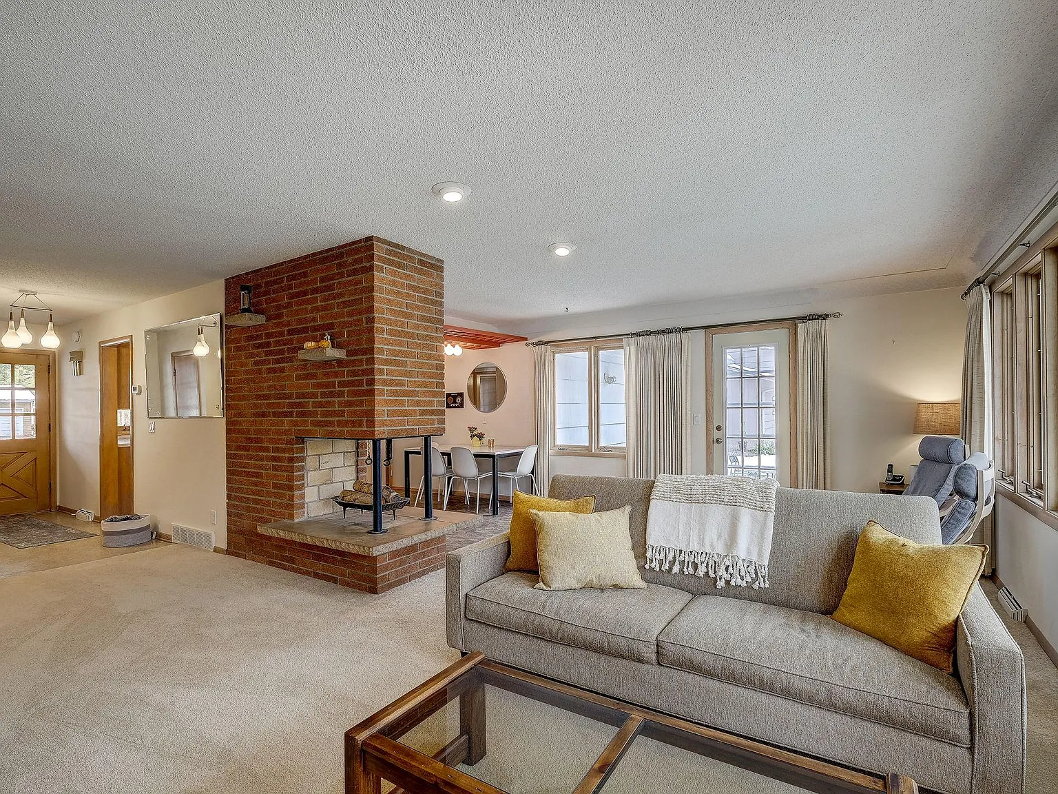 5 bed, 2864 sqft, $3,450 — Photo 4