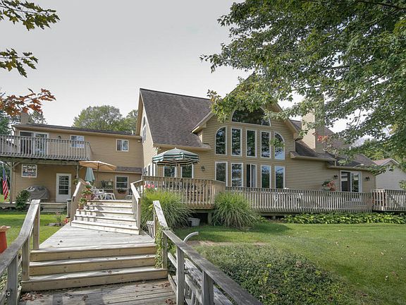 2nd image of 2483 Lorraine Dr