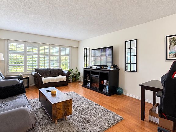 3rd image of 5734 49b Ave