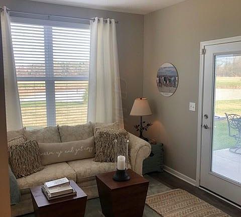 4th image of 932 Zeller Cir