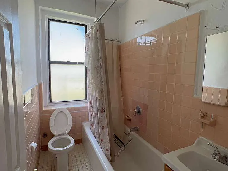 1756 Clay Ave #5E — Photo 4