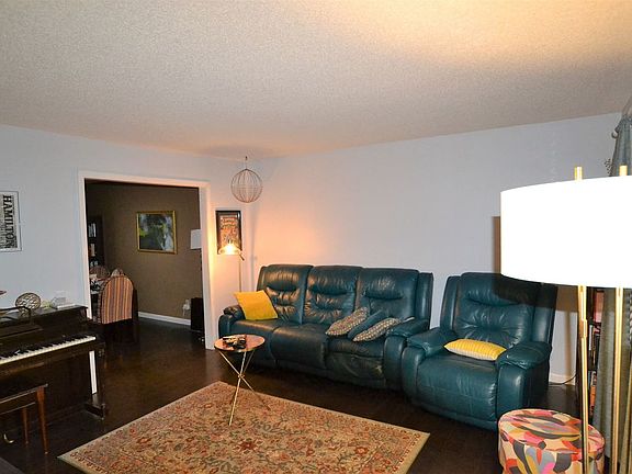 3rd image of 807 S Graywell Dr