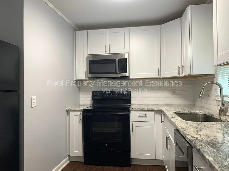 1136 Gorman St #C — Photo 6