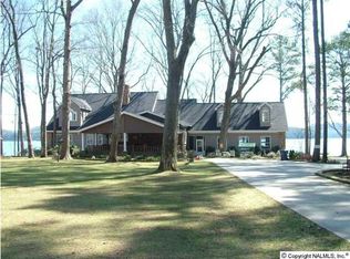 2660 Buck Island Dr, Guntersville, AL 35976