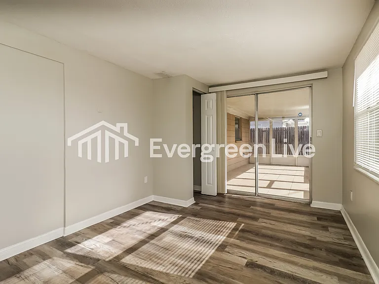 12904 Kings Manor Ave — Photo 6