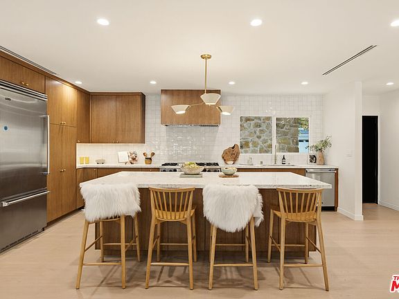 4th image of 5720 Wilhelmina Ave