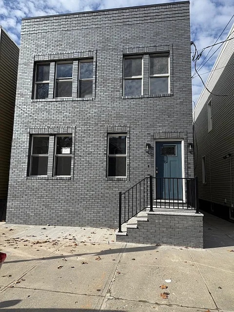 149 Nelson Ave #1