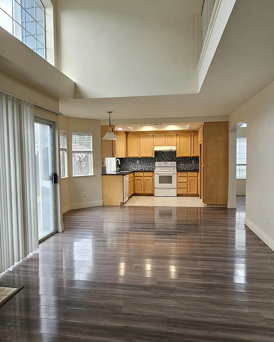 4 bed, 1746 sqft, $4,300 — Photo 3