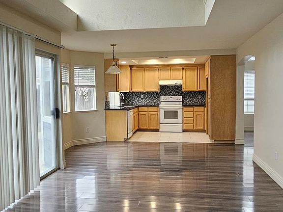 3rd image of 623 Burnley Ln