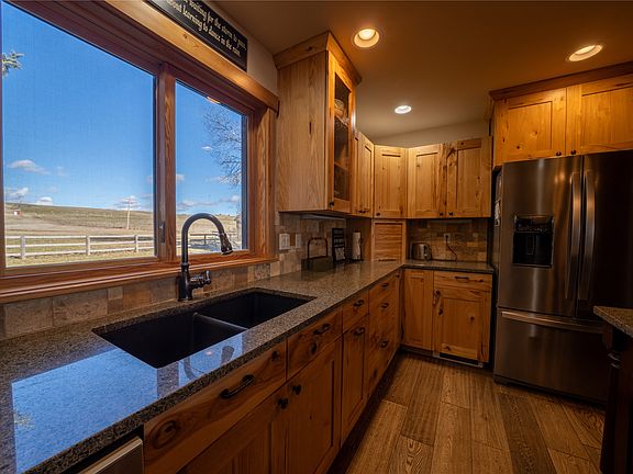 5th image of 41719 Valley View Rd