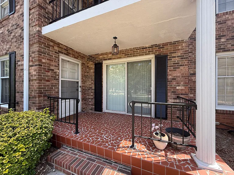 2711 Reynolda Rd #2D — Photo 2