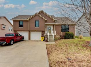 1400 NW Persimmon Dr, Grain Valley, MO 64029