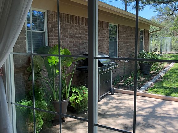 2nd image of 806 Oakpark Dr