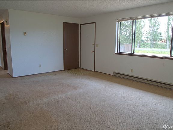 3rd image of 3224 Cedarwood Ave
