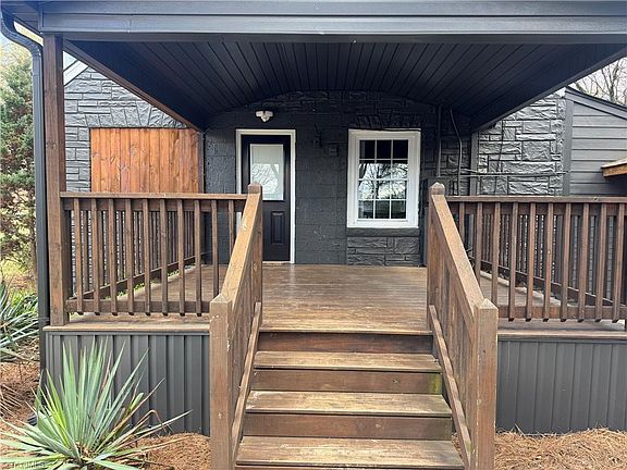 3rd image of 5719 Hackney Rd