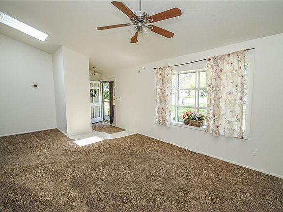 4th image of 3679 Beaumont Dr