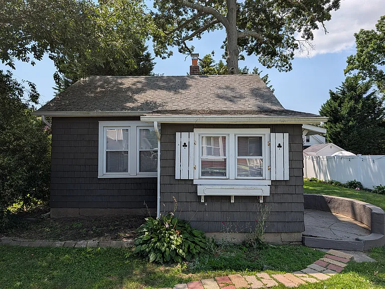 Oak St — Photo 16