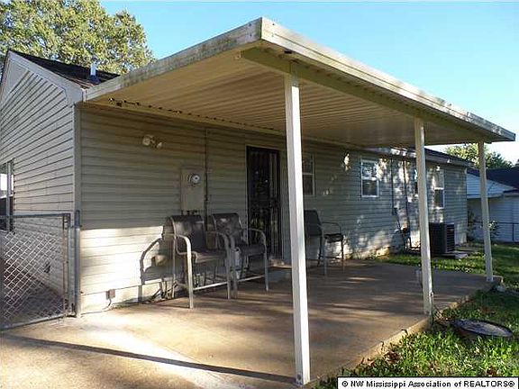 3rd image of 7895 Southaven Cir W