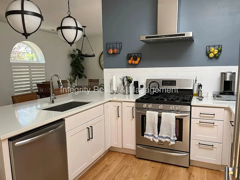 3539 Mariposa St — Photo 6