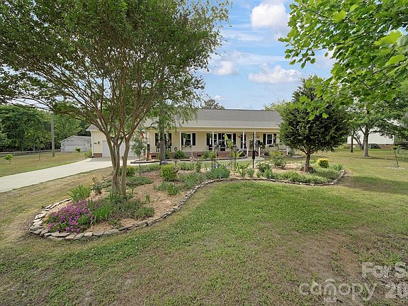 2nd image of 530 Calabash Rd