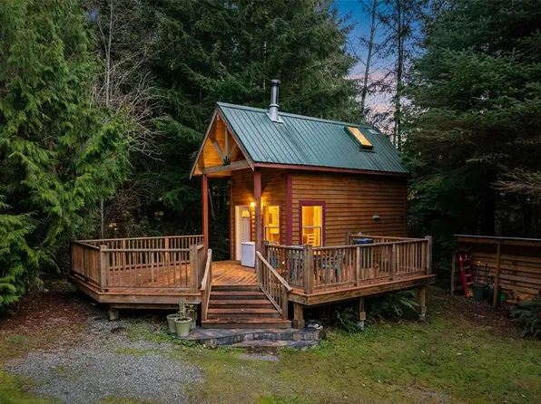2725 Seaside Dr, Capital, BC V9Z 1G7