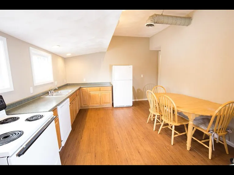 141 Front St — Photo 11