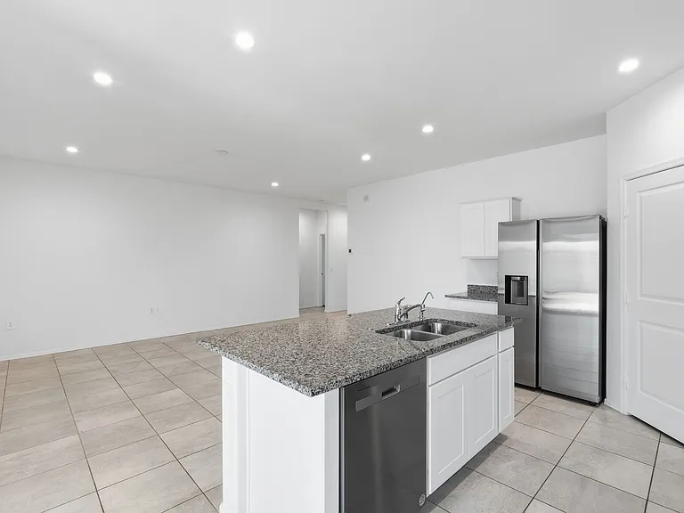 1575 E Fletcher Dr — Photo 13
