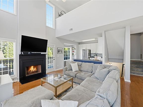 2nd image of 3777 Lake Point Blvd