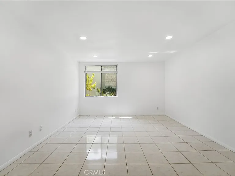 5301 Balboa Blvd #F7 — Photo 25