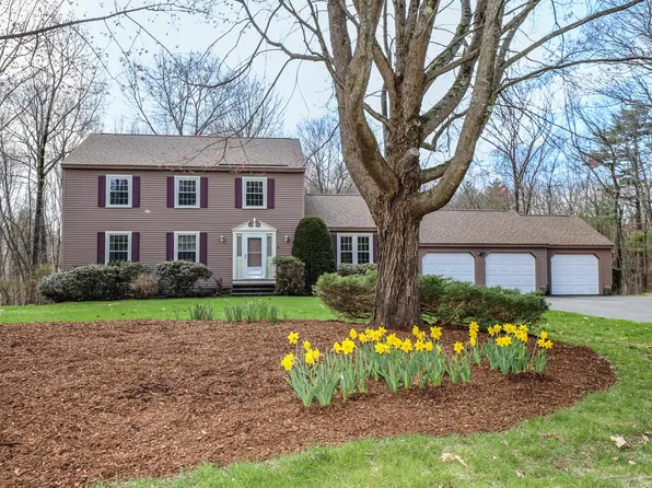 4 VILLAGE BROOK Lane, Derry, NH 03038