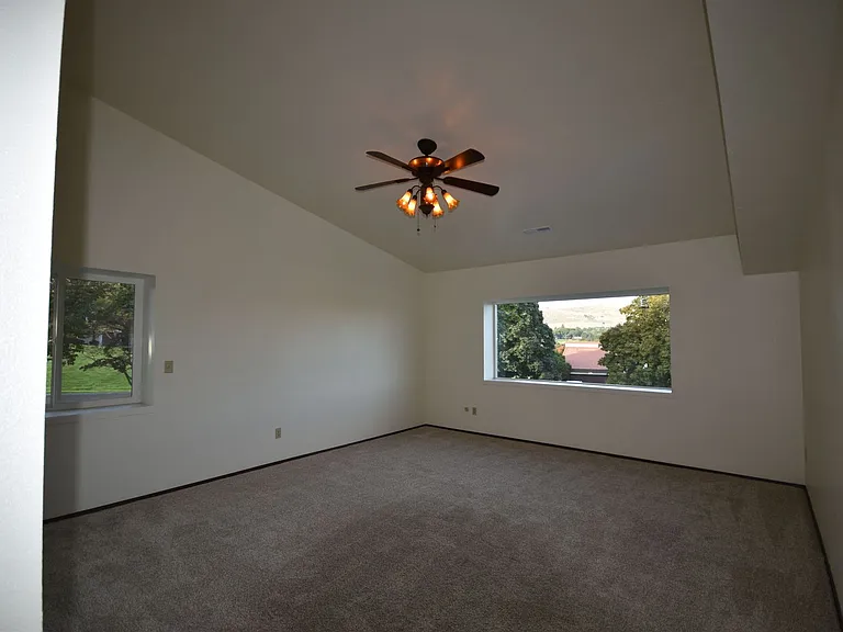 518 Fairway Dr — Photo 14
